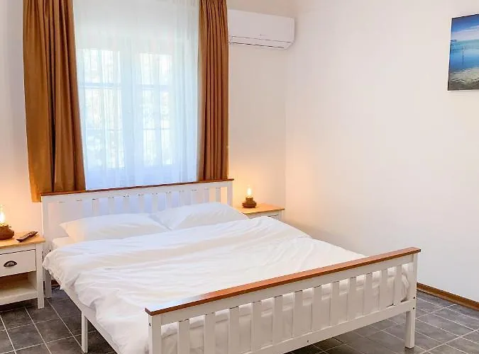 Gosztonyi ホテル *