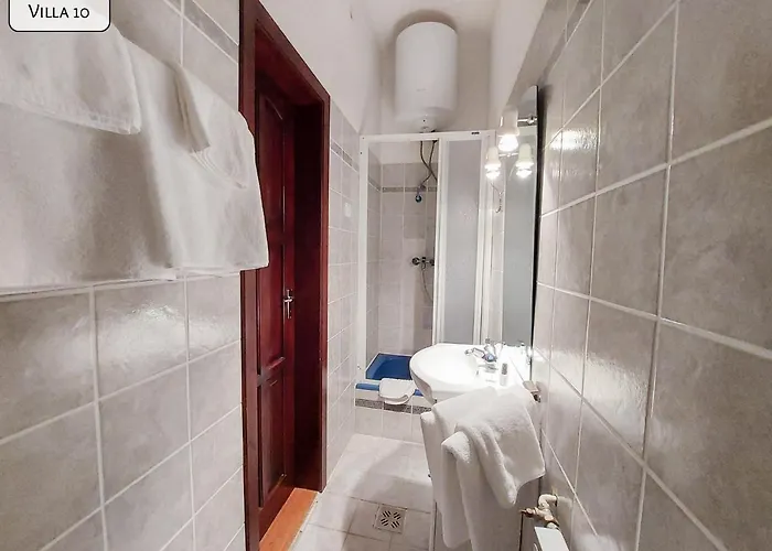 Gosztonyi ホテル *